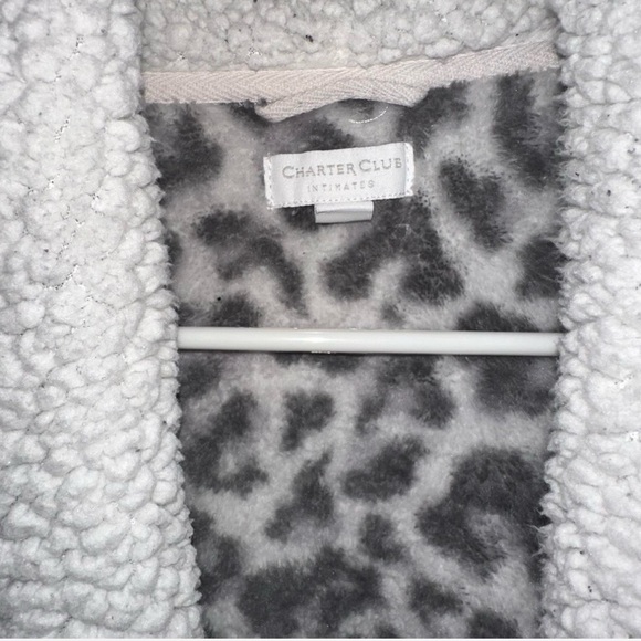 Grey & black leopard print robe - Picture 8 of 8